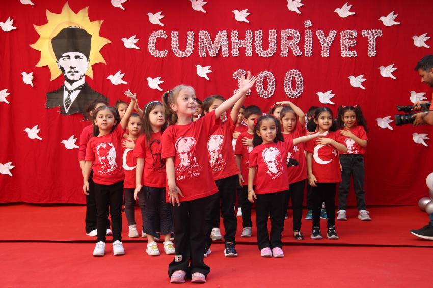 Miniklerin, Cumhuriyet coşkusu