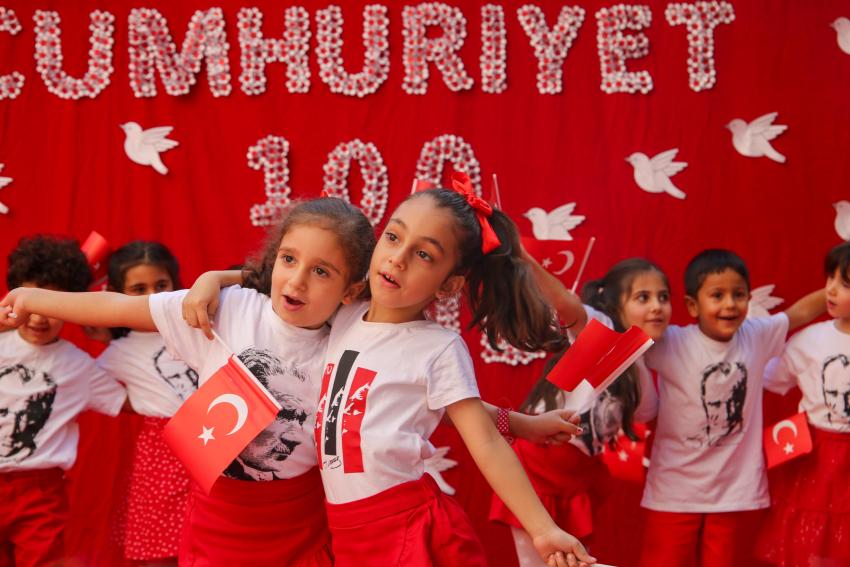 Miniklerin, Cumhuriyet coşkusu