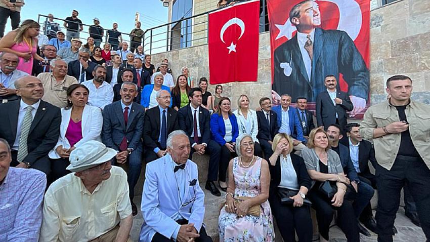 “Bir olacağız, iri olacağız, diri olacağız”