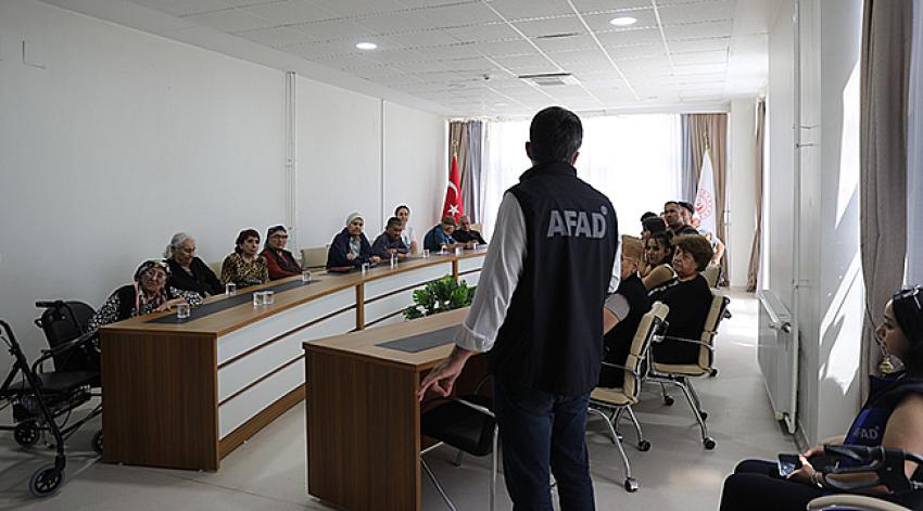 Huzurevinde Yaşayan Yaşlılar İçin Afet Farkındalık Eğitimi Düzenlendi