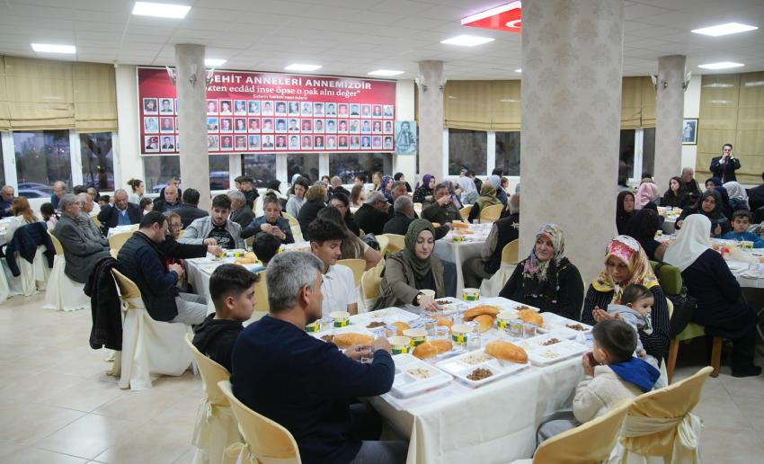 Başkan Tekin, şehit asker aileleri ile iftarda buluştu