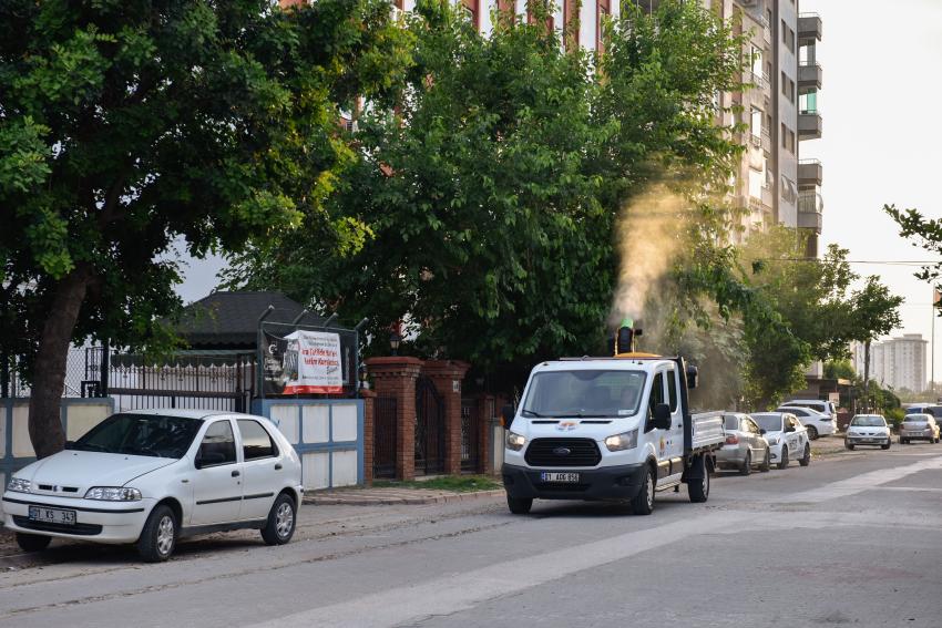 Büyükşehir sinekle mücadeleyi aralıksız sürdürüyor