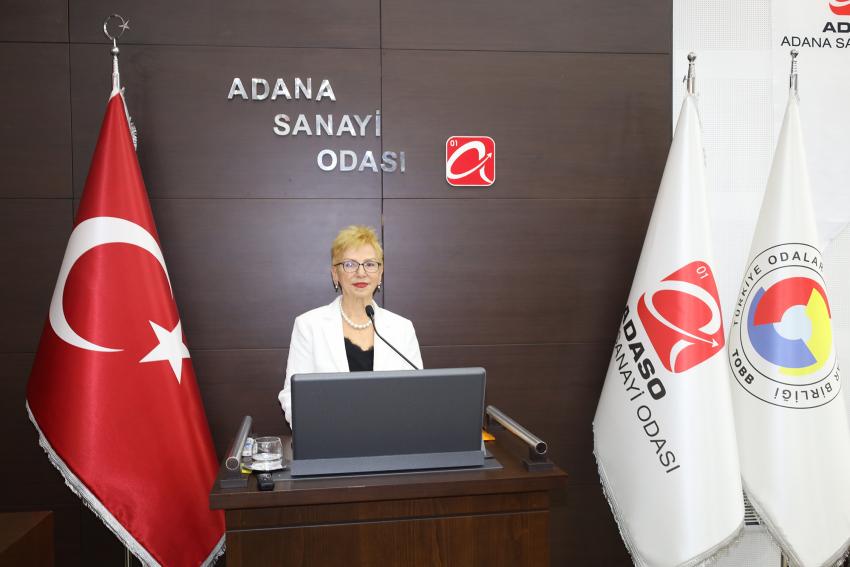 Kadının iş dünyasındaki yeri masaya yatırıldı