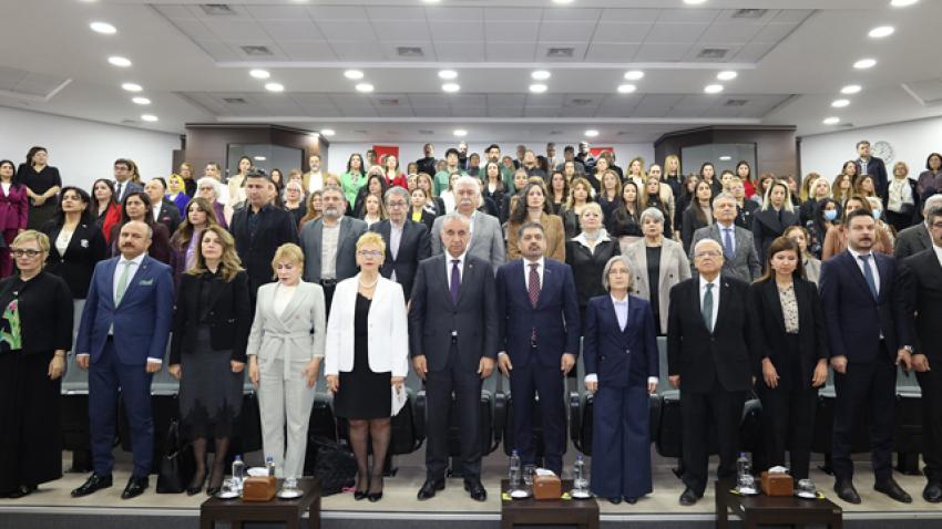 Kadının iş dünyasındaki yeri masaya yatırıldı