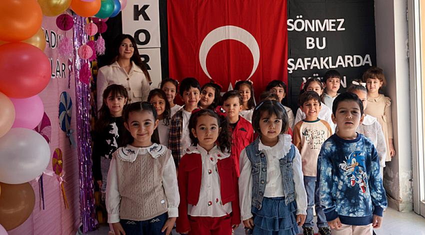 Çukurova'da miniklerden İstiklal Marşı'na anlamlı anma
