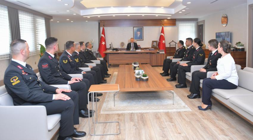 Jandarmalar Vali Elban'ı ziyaret etti