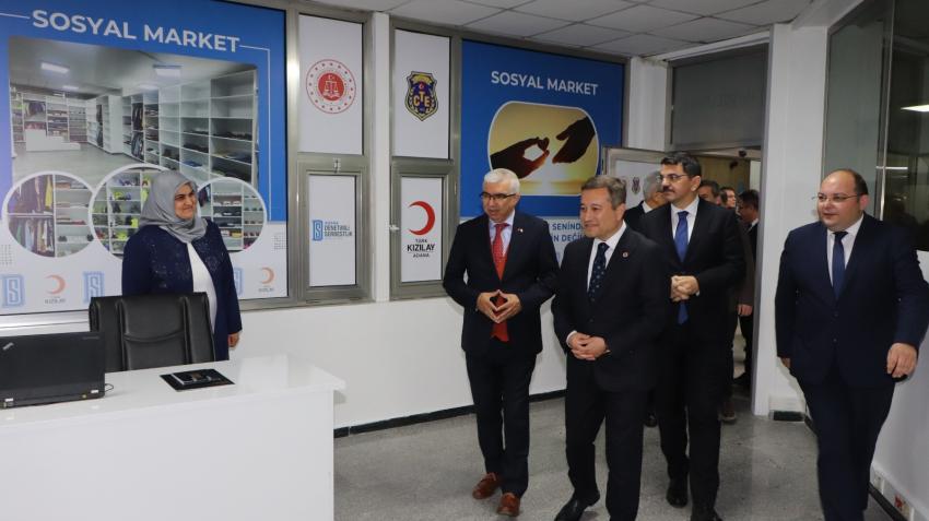 Adana’da Kızılay destekli Sosyal Market Hizmete Girdi