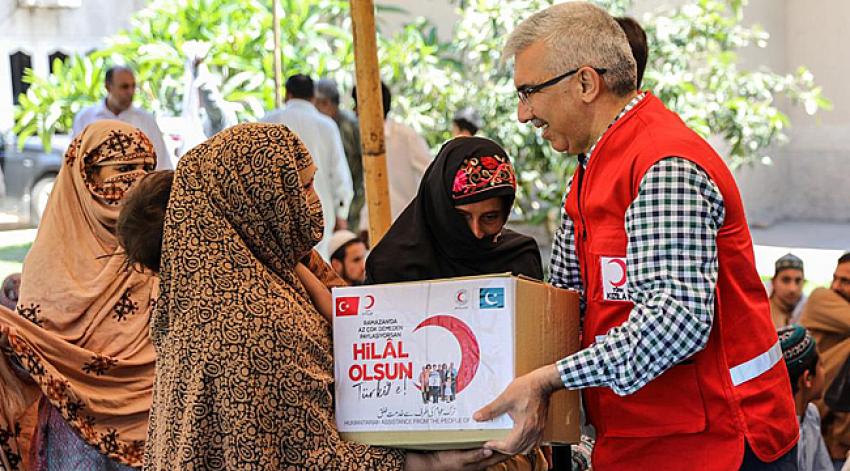 Kızılay'dan Pakistan'a yardım eli