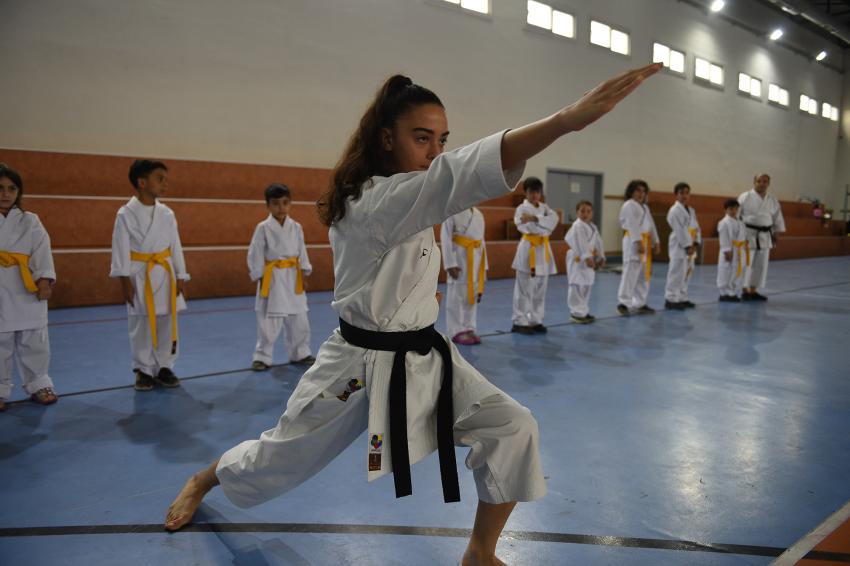 Geleceğin karatecileri Seyhan'da yetişiyor