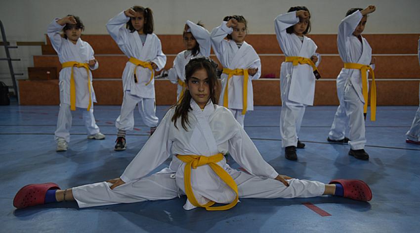 Geleceğin karatecileri Seyhan'da yetişiyor