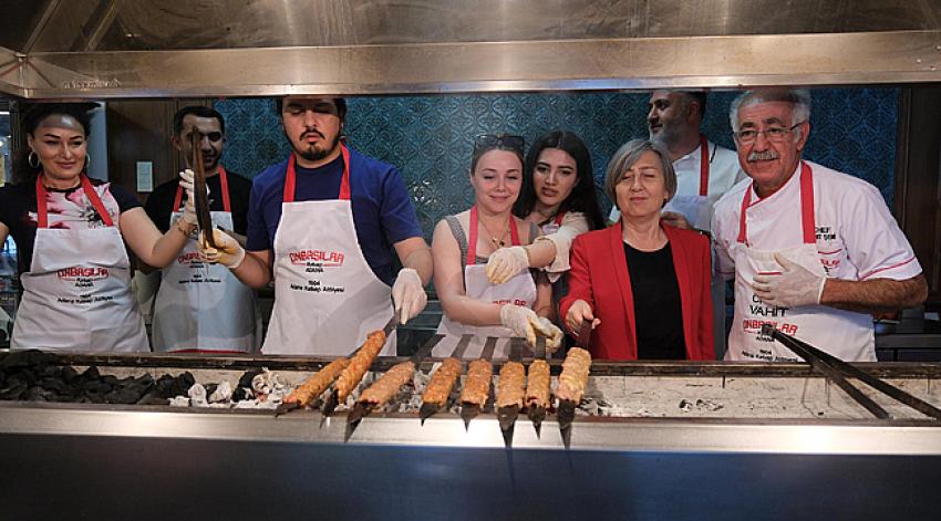 Azeriler kebap yapmayı öğrendi