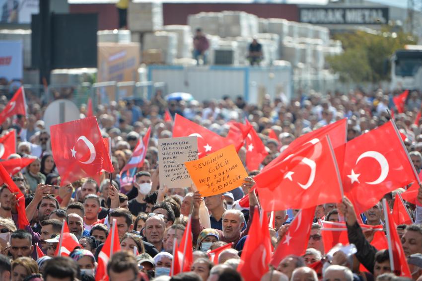 Büyükşehir’den Adana’ya hizmet yağmuru