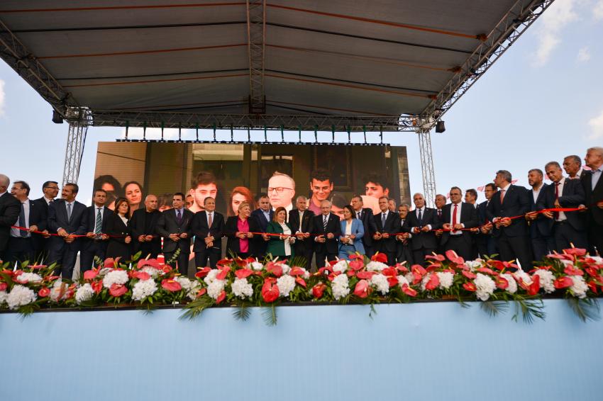 Büyükşehir’den Adana’ya hizmet yağmuru