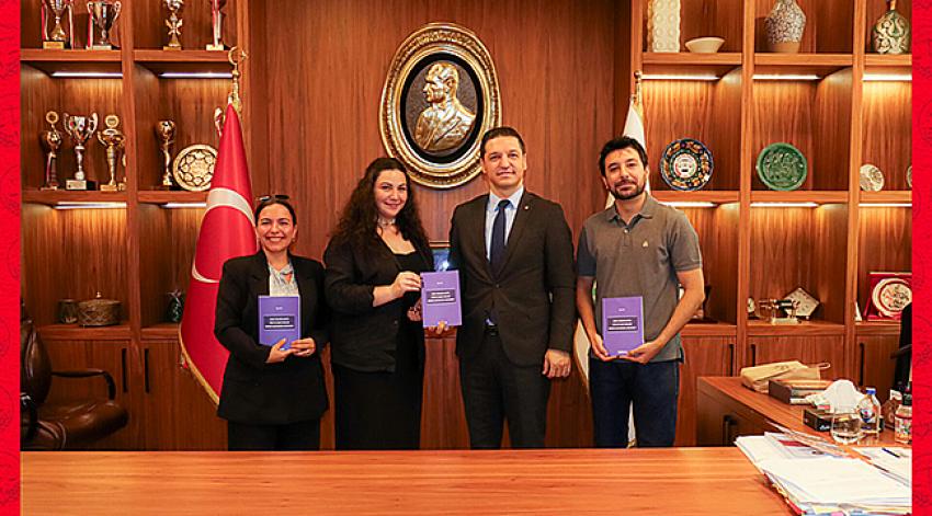 Av. ÖZGE NAR, KİTABINI BÖKE’YE TAKDİM ETTİ