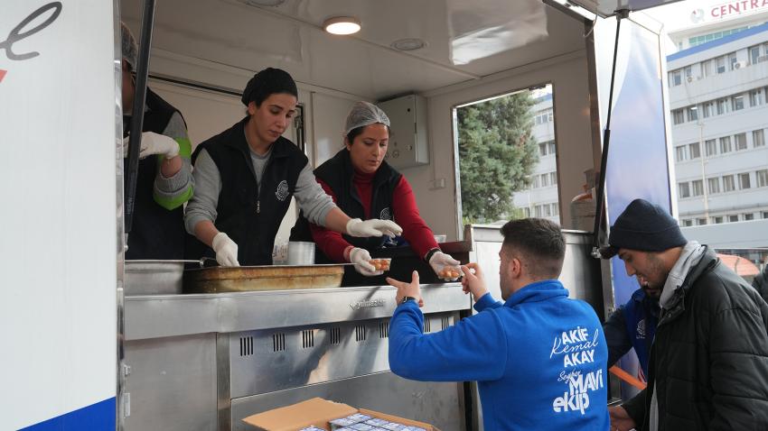 Başkan Akay, depremzedelerle buluştu