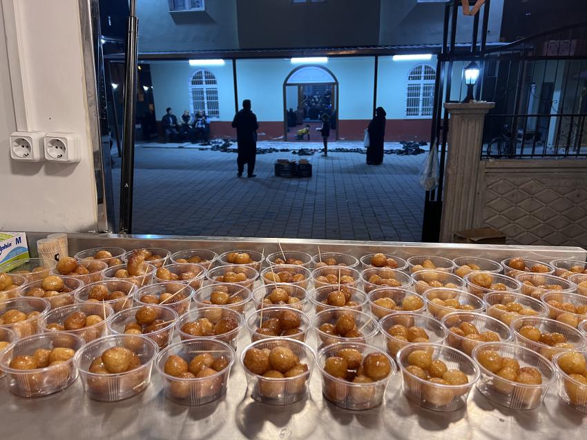Başkan Akay, depremzedelerle buluştu