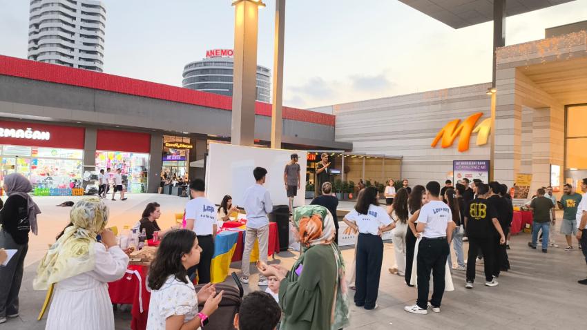 Dünya lezzetleri ve dansları Adana'da buluştu