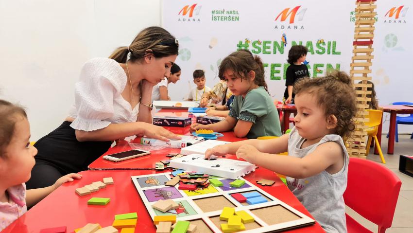M1 Adana'da çocuklar hem eğleniyor hem öğreniyor