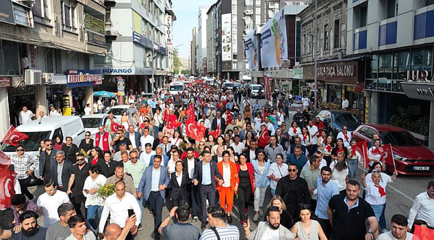 'Herkesin yanında, hizmetinde olacağız'
