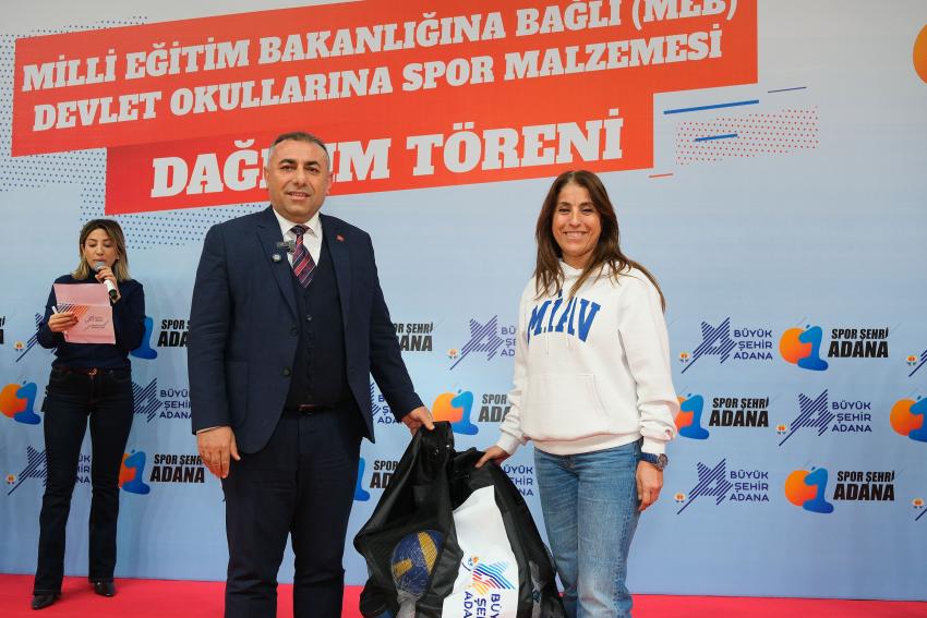 500 okula spor malzemesi dağıtıldı