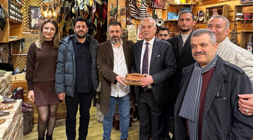 Kanlı, tarihî çarşıda sorun dinledi