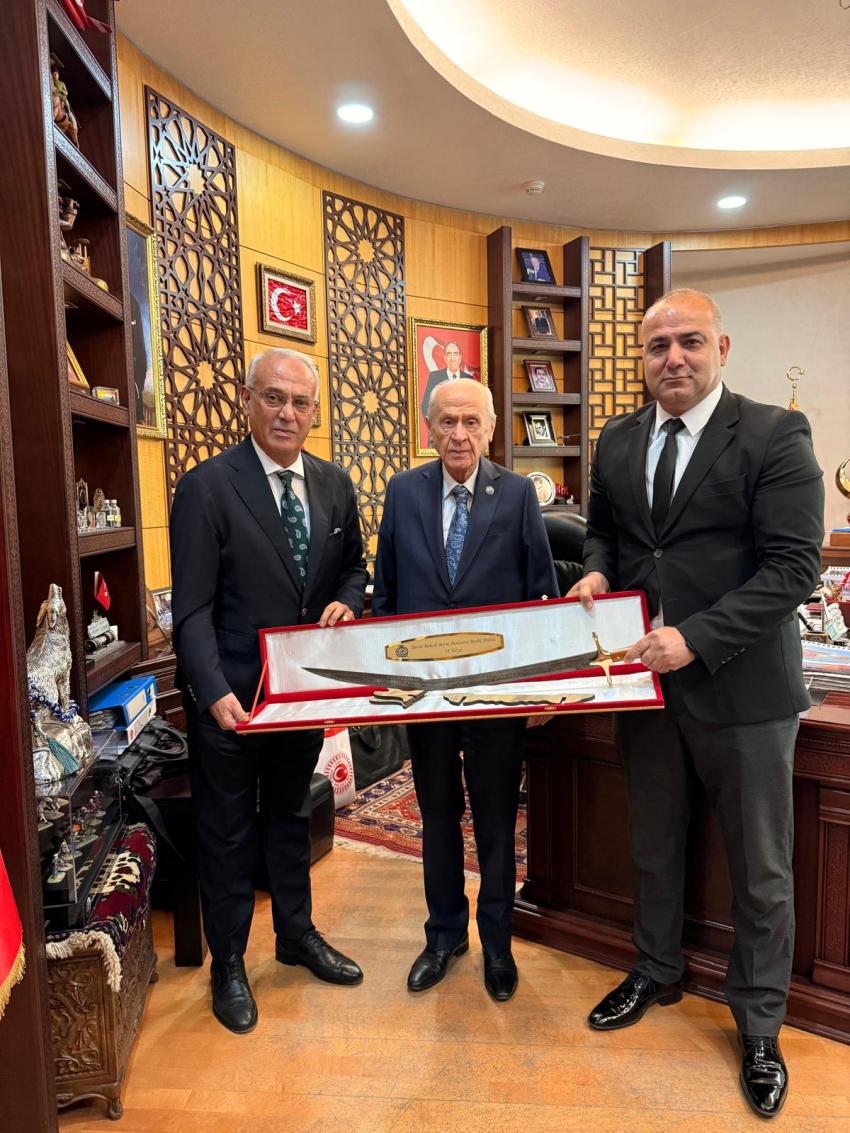Bahçeli’ye “Damascus Yatağan Kılıcı”