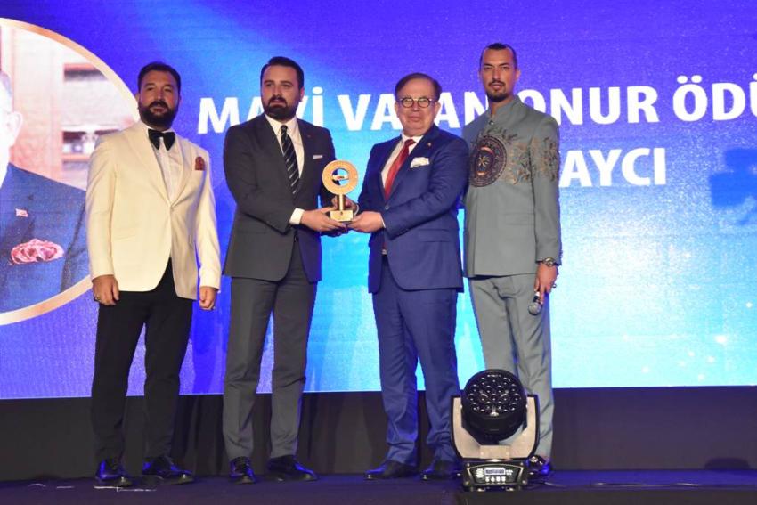 Başkan Topuz'a Yapay Resif Projesi ödülü verildi