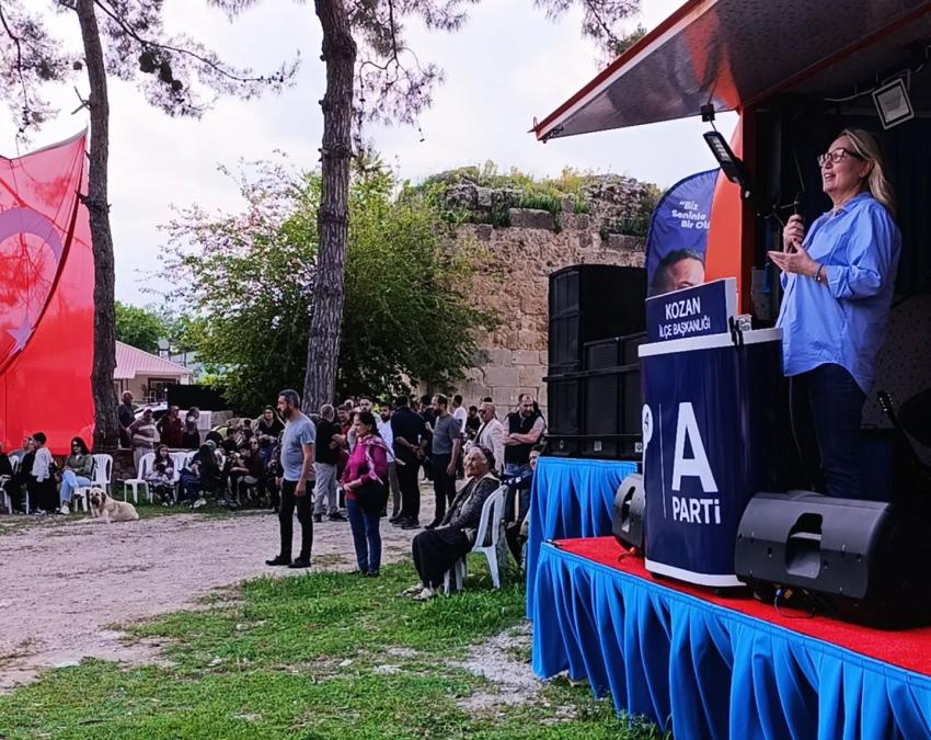 Nihal Ağca Anavarza’da Gençlerle Coştu
