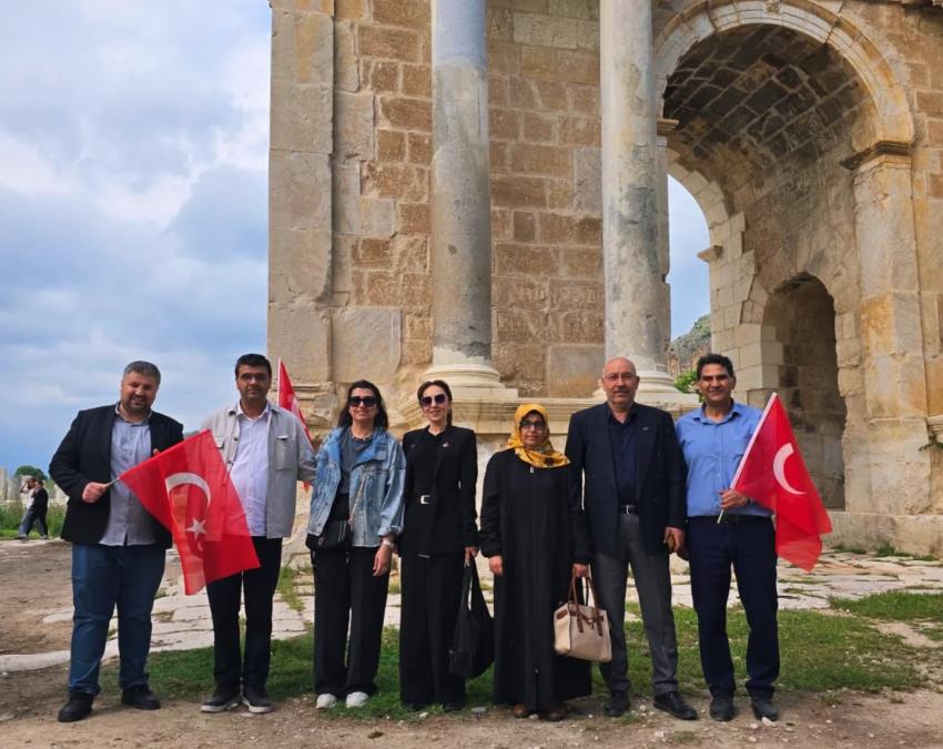 Nihal Ağca Anavarza’da Gençlerle Coştu