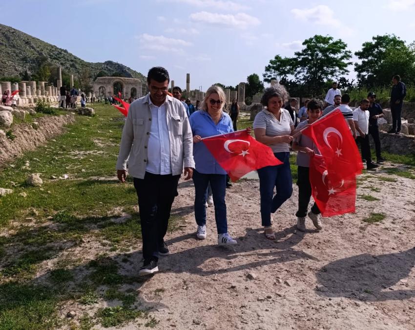 Nihal Ağca Anavarza’da Gençlerle Coştu