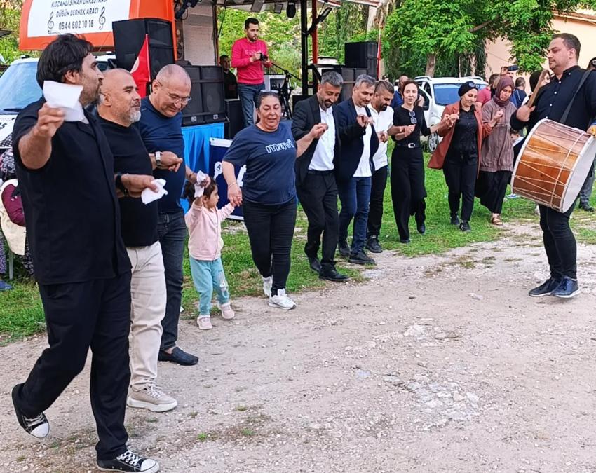 Nihal Ağca Anavarza’da Gençlerle Coştu