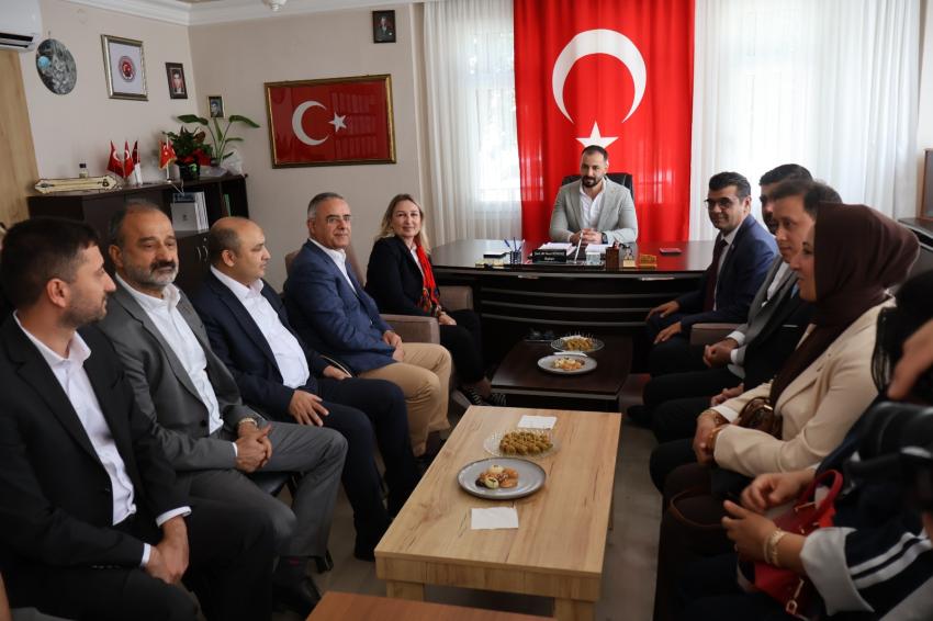 Anahtar Parti Genel Sekreteri Nihal Ağca Kozan’da Rüzgâr Gibi Esti