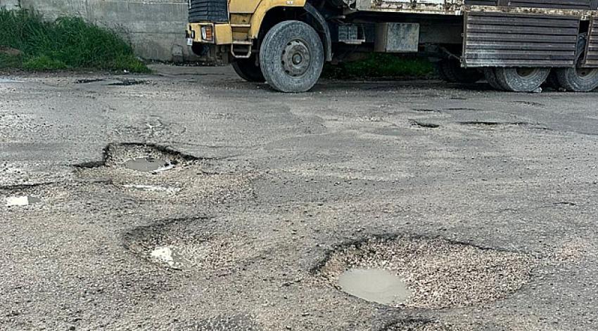 Okul Yolları Çamur ve Çukur İçinde