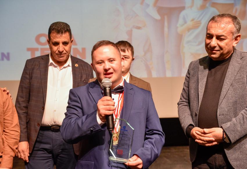 'Engelleri aşalım, birlikte gülelim'