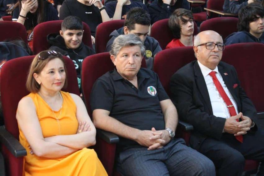 ‘Okuyun, sorgulayın, düşünün’