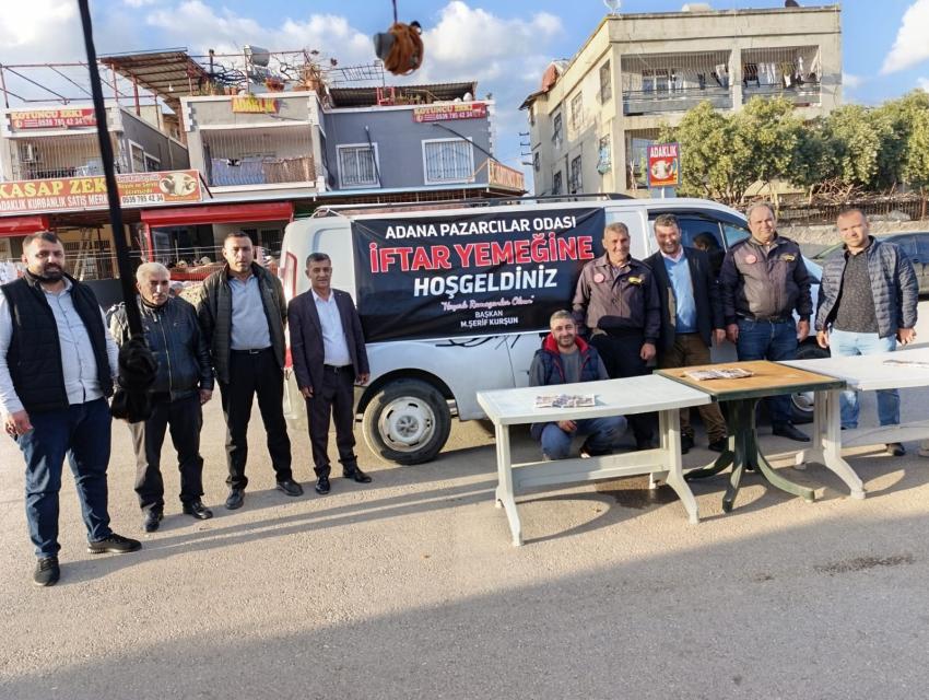 Pazarcılar, vatandaşlarla iftar sofrasında buluştu