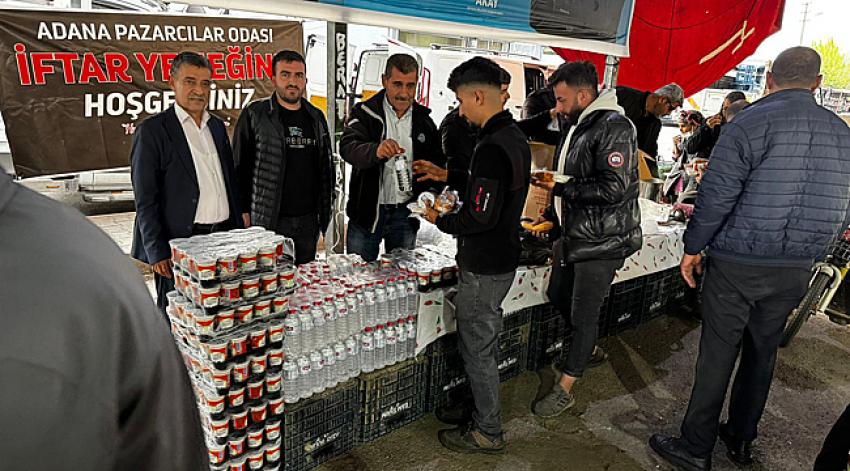 Pazarcılar, vatandaşlarla iftar sofrasında buluştu