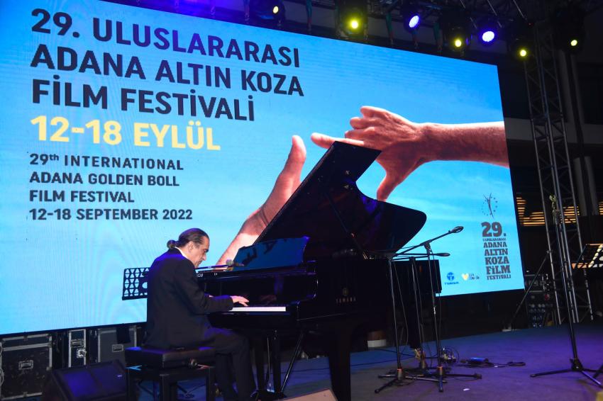 Altın Koza’da Onur Ödülleri Hale Soygazi ve Müjdat Gezen’e verildi