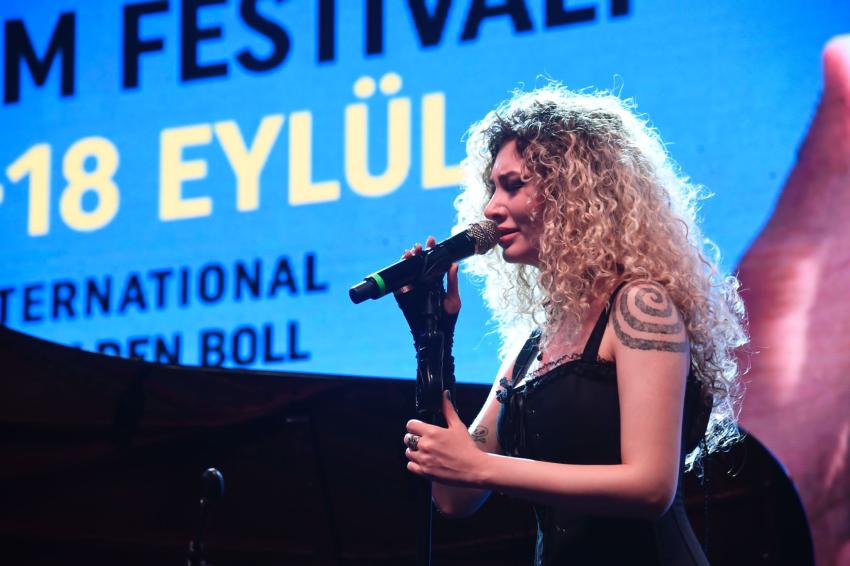 Altın Koza’da Onur Ödülleri Hale Soygazi ve Müjdat Gezen’e verildi