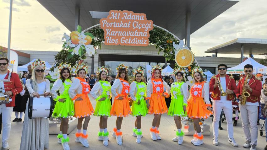 Portakal Çiçeği Karnavalı coşkusu on binleri M1 Adana'da buluşturdu