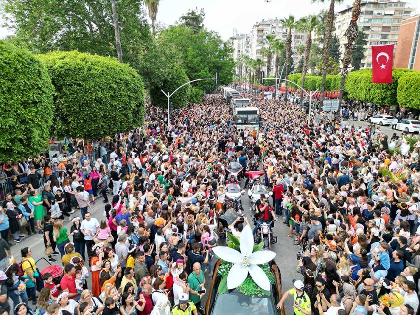 Uluslararası Portakal Çiçeği Karnavalına “En İyi Kültür ve Sanat Etkinliği” Ödülü