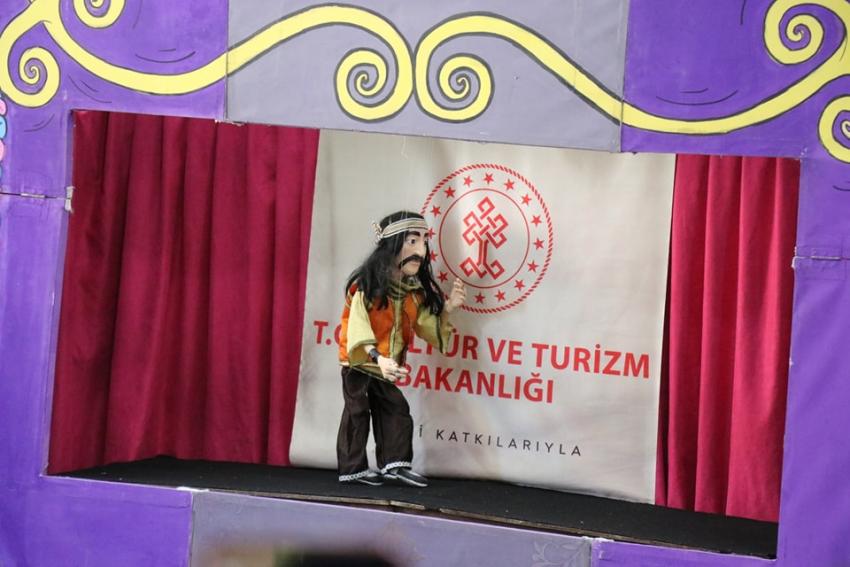 Pozantı'da Kukla ve Hacivat-Karagöz oyunu sergilendi