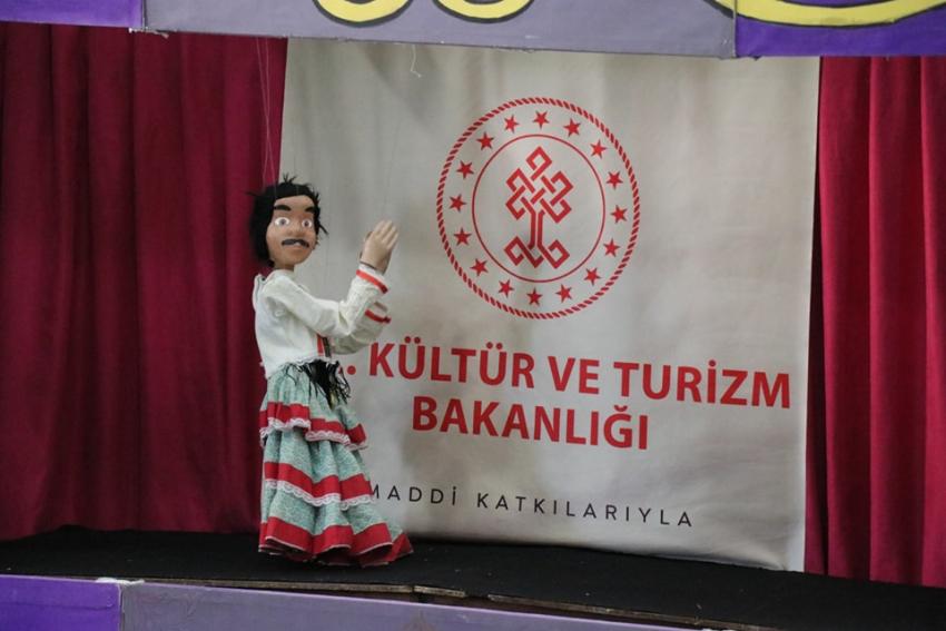 Pozantı'da Kukla ve Hacivat-Karagöz oyunu sergilendi
