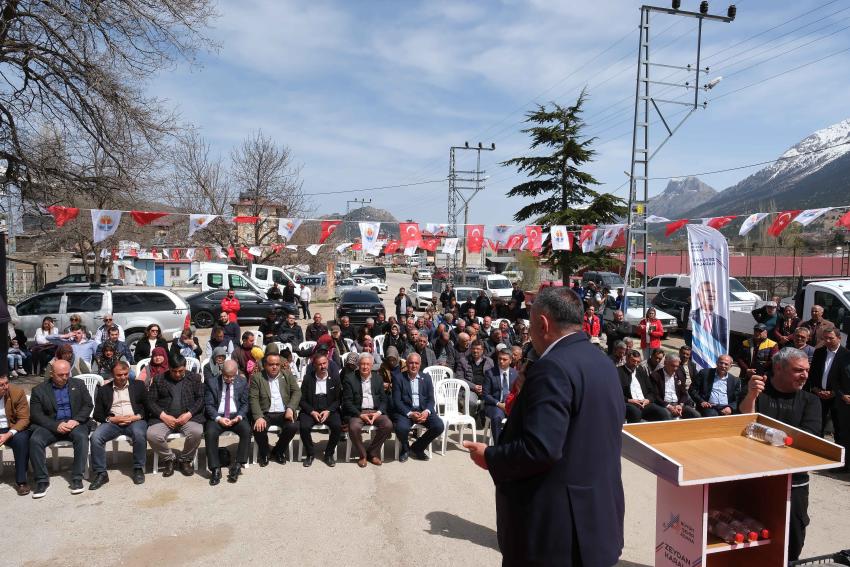 Pozantılı üreticiye 900 bin çilek fidesi daha dağıtıldı