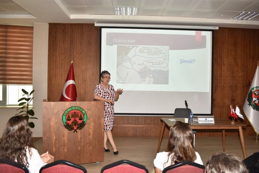 ‘Bilinçaltı devamlı bilinçten azar işitir’