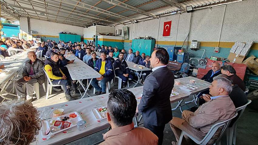 Başkan Uludağ, işçilerle kahvaltı yaptı