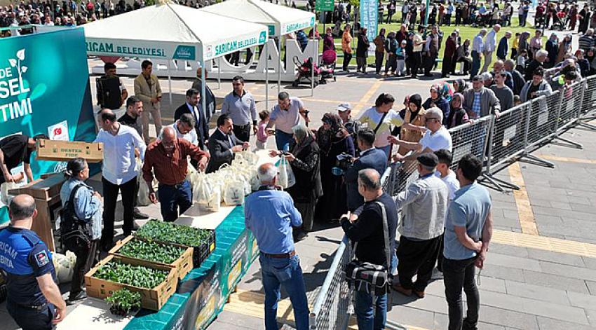 Sarıçam Belediyesi rekor sayıda fide dağıttı