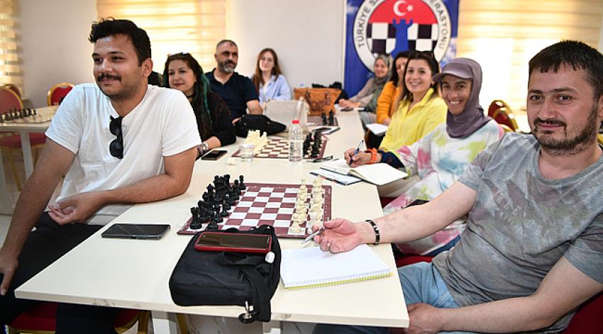 Satranç Yardımcı Antrenörlük Kursu başladı