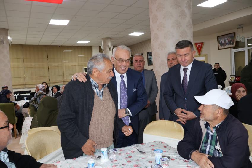 “Şehitlerimizin ailelerinin her zaman yanındayız”