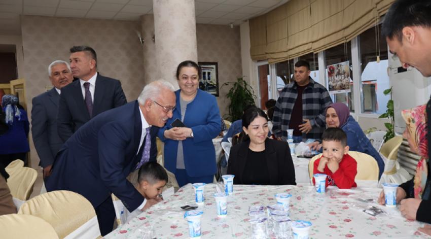 “Şehitlerimizin ailelerinin her zaman yanındayız”